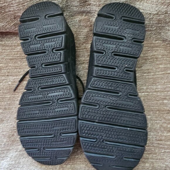 Women's Skechers Synergy Size 7 Black - Picture 4 of 5